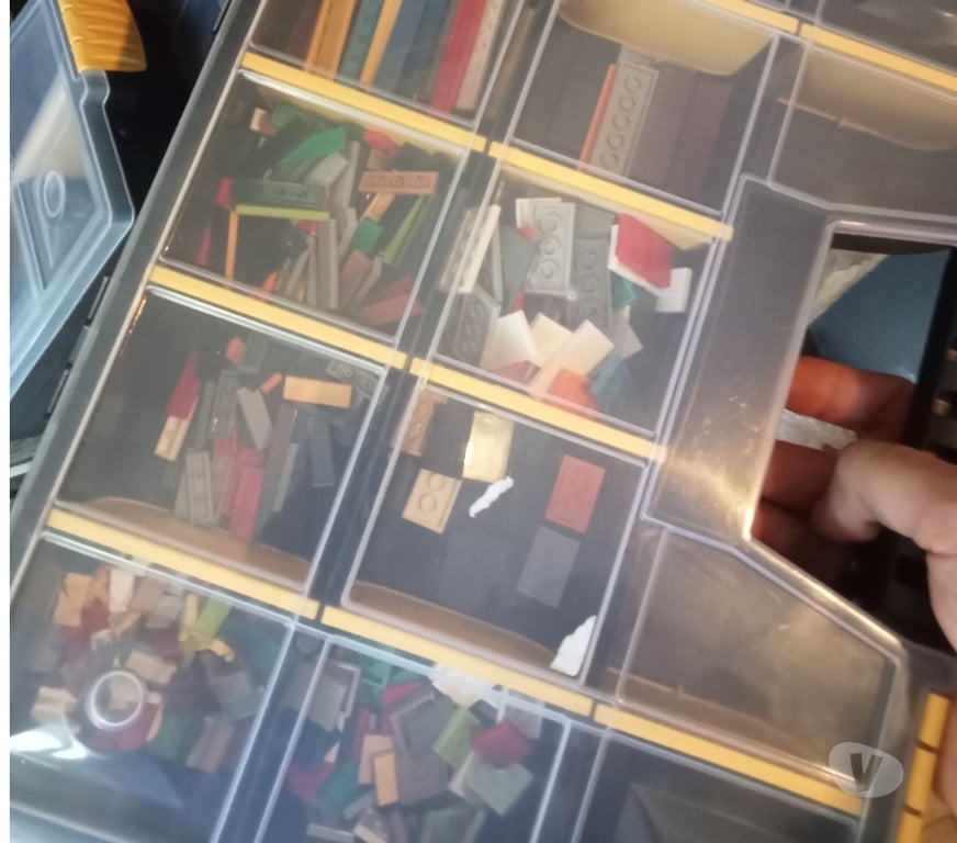 Jeux - Jouets Deux-Sèvres St Maixent l'Ecole - 79400 - Photos Vivastreet Vend petites pièces Légo et personnages