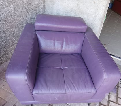 Ameublement & art de la table Oberhausbergen Bas-Rhin - Photos Vivastreet VENDS FAUTEIL CUIR COULEUR AUBERGINE
