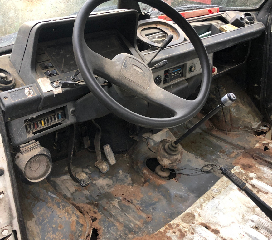 Voiture pour pièces Gard Ners - 30360 - Photos Vivastreet Camion benne ford transit de 1986 Diesel