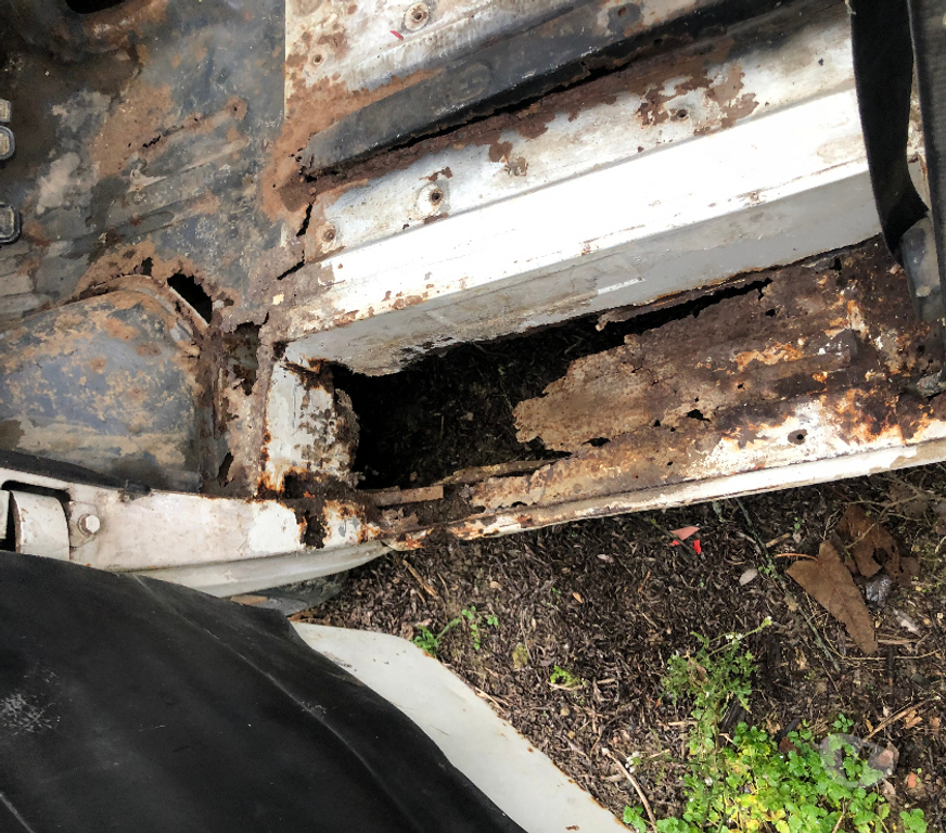 Voiture pour pièces Gard Ners - 30360 - Photos Vivastreet Camion benne ford transit de 1986 Diesel