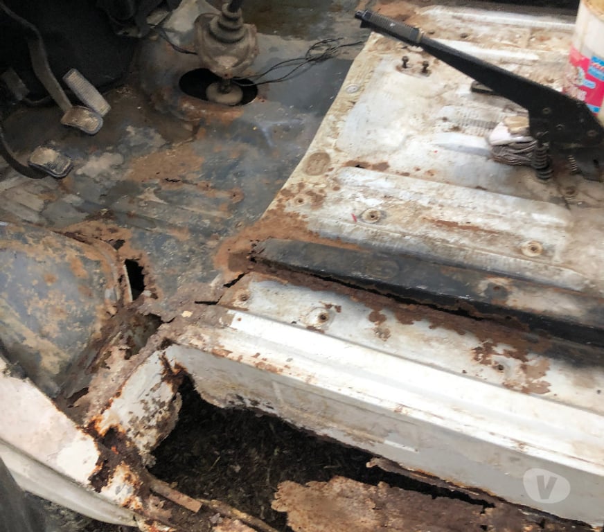 Voiture pour pièces Gard Ners - 30360 - Photos Vivastreet Camion benne ford transit de 1986 Diesel