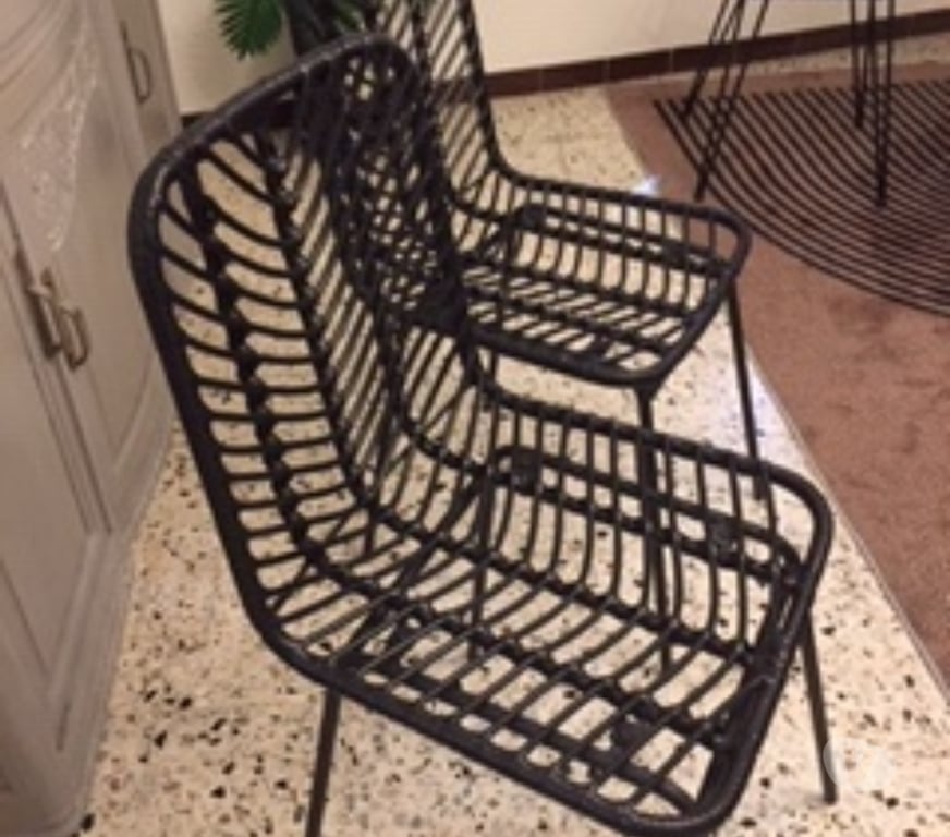 Ameublement & art de la table Vaucluse Vaison la Romaine - 84110 - Photos Vivastreet lot de 4 chaises noires
