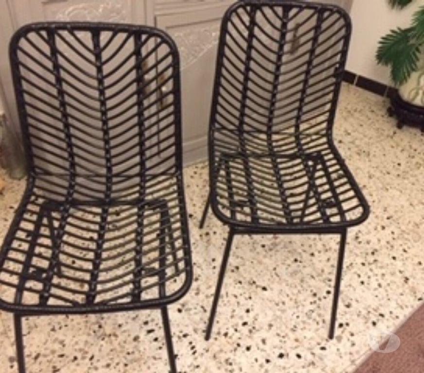 Ameublement & art de la table Vaucluse Vaison la Romaine - 84110 - Photos Vivastreet lot de 4 chaises noires
