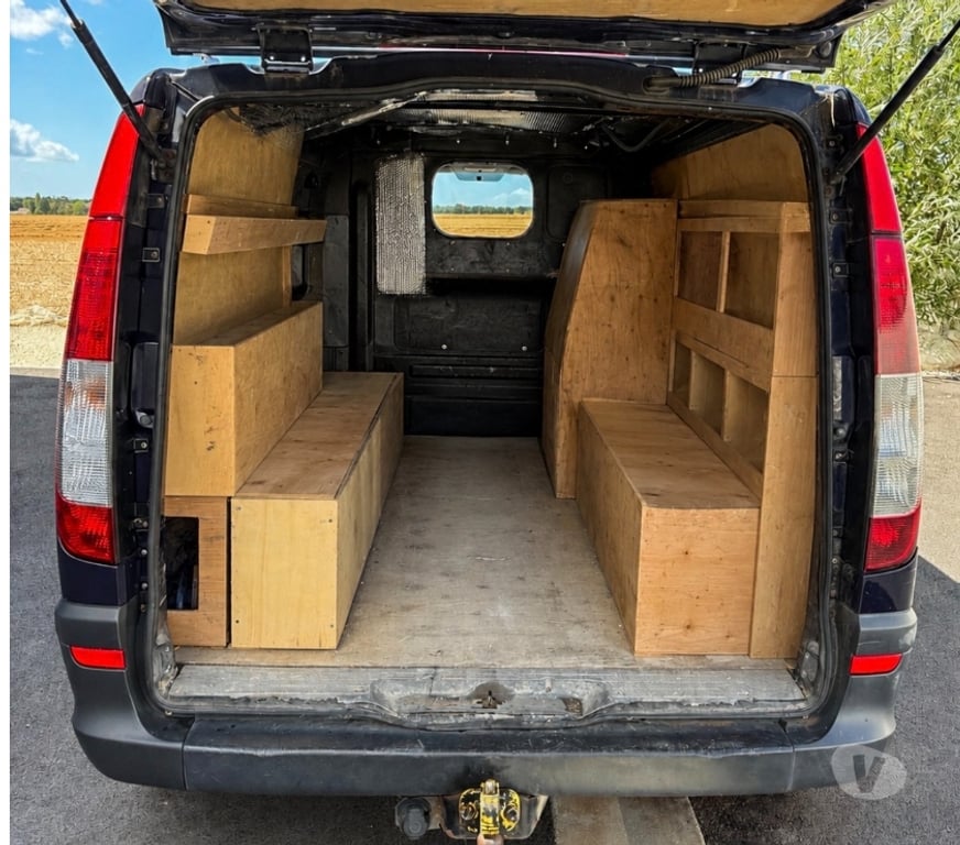 Voiture d'occasion Charente-Maritime La Rochelle - 17000 - Photos Vivastreet MERCEDES-BENZ VITO 109 CDI – KIT BOIS – ATTELAGE