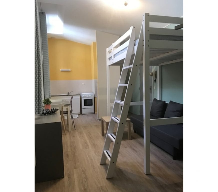 Appartement meublé Vaucluse Avignon - 84000 - Photos Vivastreet GRAND STUDIO MEUBLE 32M2, Centre Ville d'Avignon