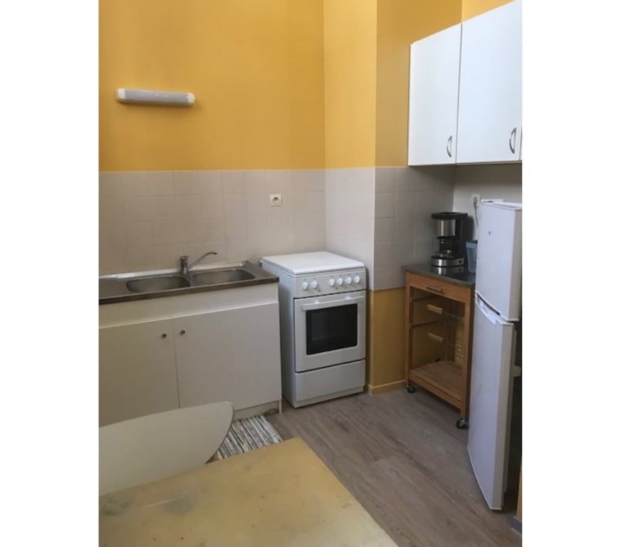 Appartement meublé Vaucluse Avignon - 84000 - Photos Vivastreet GRAND STUDIO MEUBLE 32M2, Centre Ville d'Avignon