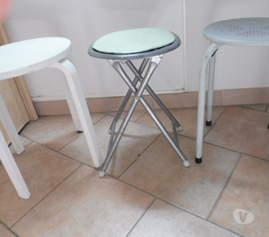 Ameublement & art de la table Bouches-du-Rhône St Esteve Janson - 13610 - Photos Vivastreet 3 TABOURETS bon état