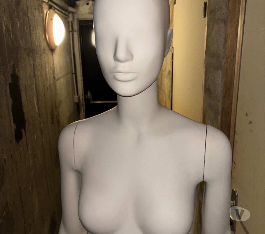Vêtements occasion Paris Paris 1er ardt - 75001 - Photos Vivastreet Mannequins femmes