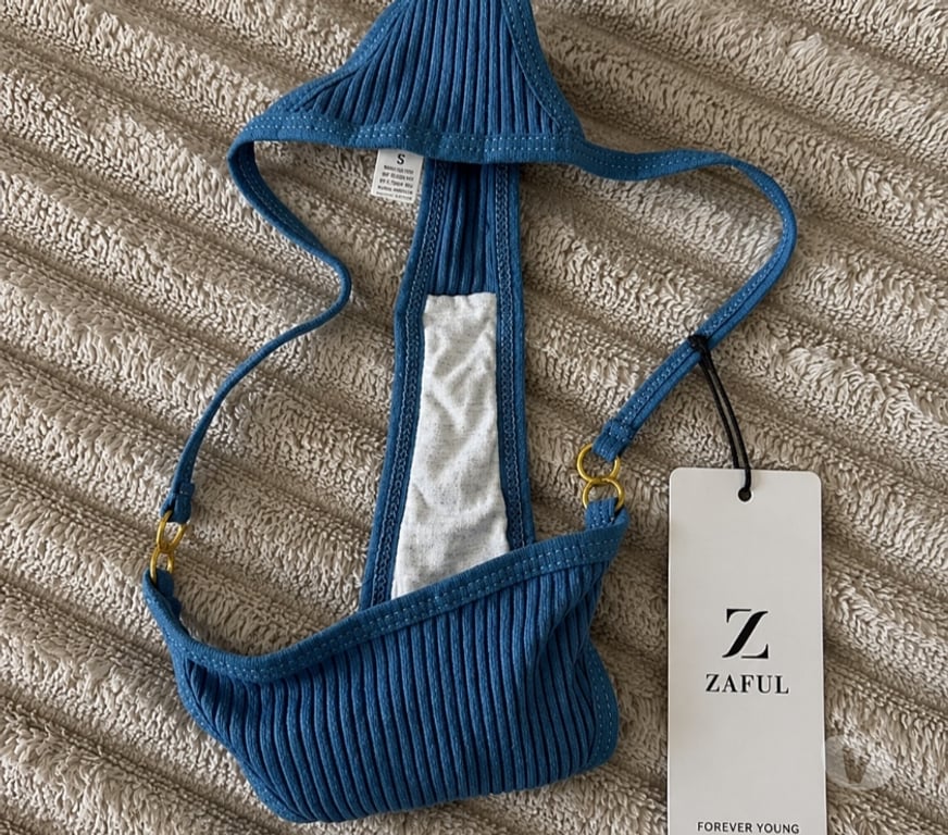 Vêtements occasion Paris Paris 1er ardt - 75001 - Photos Vivastreet String bleu côtelé – Taille S