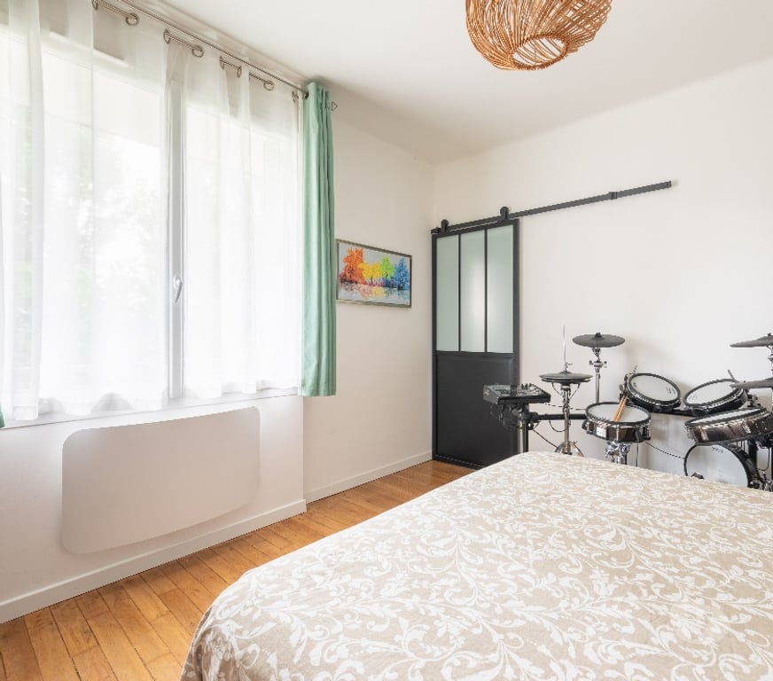 Appartements à vendre Essonne Palaiseau - 91120 - Photos Vivastreet Palaiseau centre-ville — T2 traversant rénové 51,4 m²