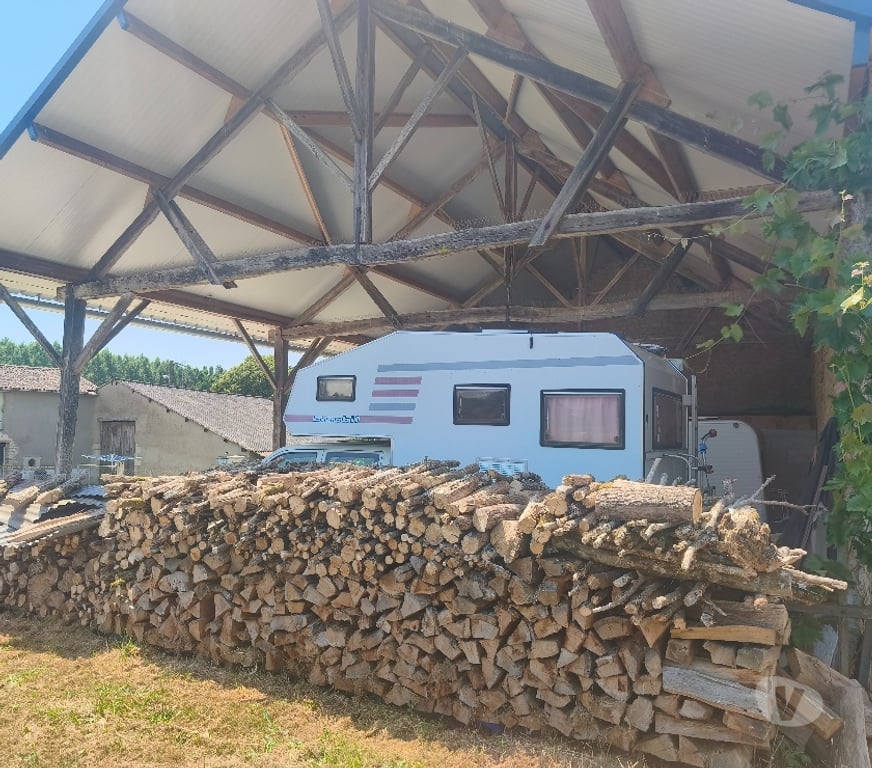 Parkings - Garages Vienne Champagne St Hilaire - 86160 - Photos Vivastreet Hivernage camping car caravane etc