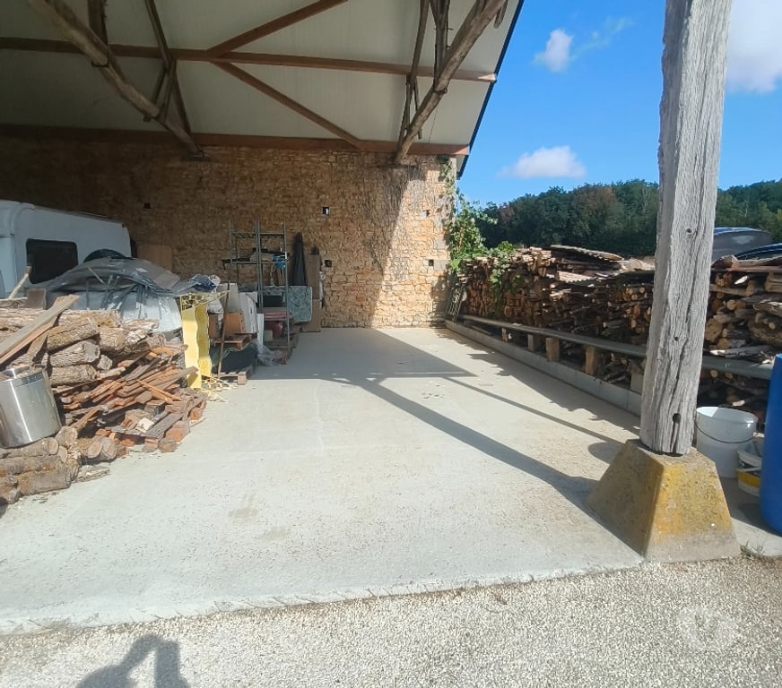 Parkings - Garages Vienne Champagne St Hilaire - 86160 - Photos Vivastreet Hivernage camping car caravane etc