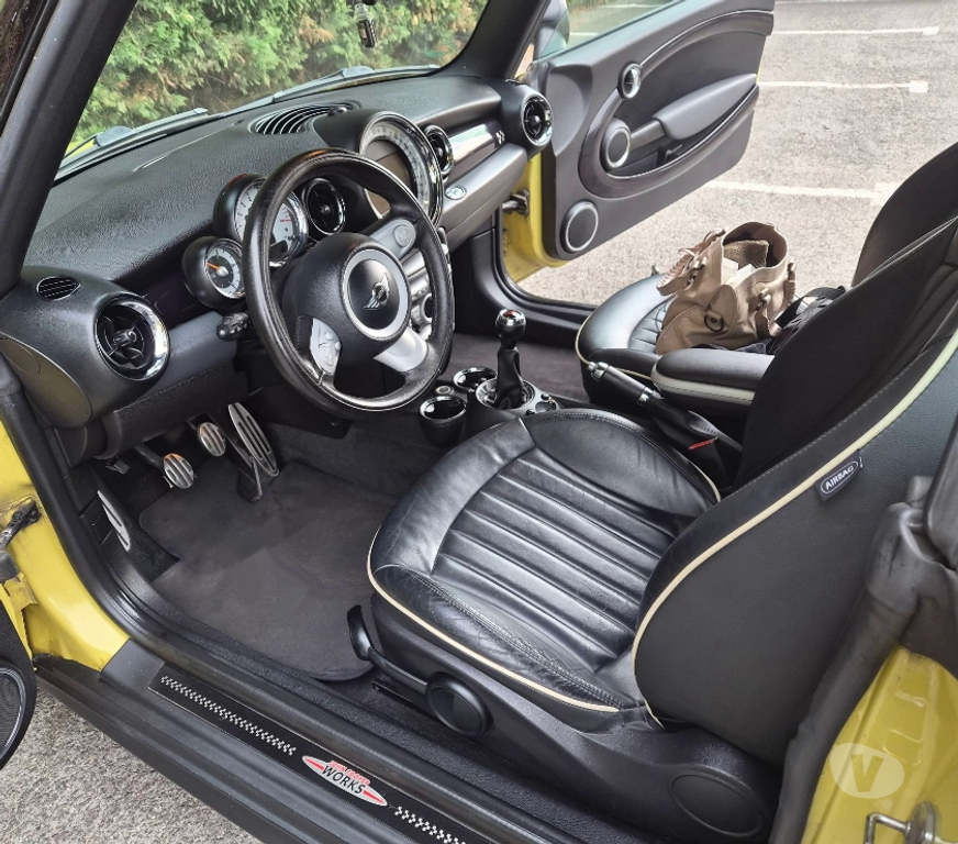 Voiture d'occasion Val-de-Marne St Maur des Fosses - 94100 - Photos Vivastreet Mini John Cooper Works 1.6 THP 211 ch Cabriolet (R57)