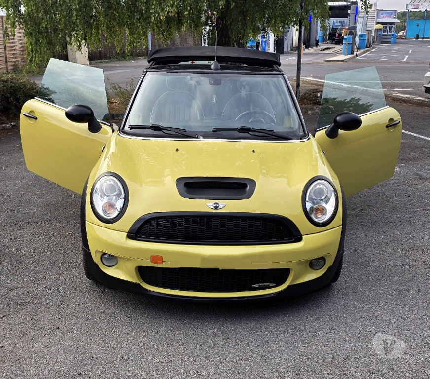 Voiture d'occasion Val-de-Marne St Maur des Fosses - 94100 - Photos Vivastreet Mini John Cooper Works 1.6 THP 211 ch Cabriolet (R57)