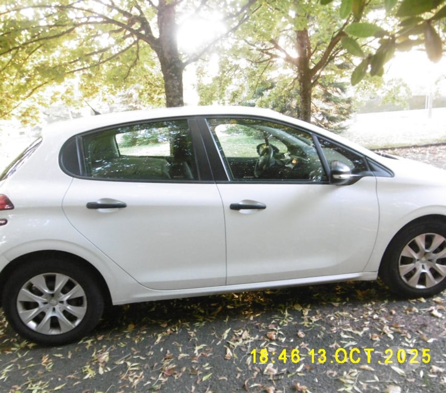 Voiture d'occasion Vienne Poitiers - 86000 - Photos Vivastreet 208 Diesel HDI 1,6 l. 2016, 3000e