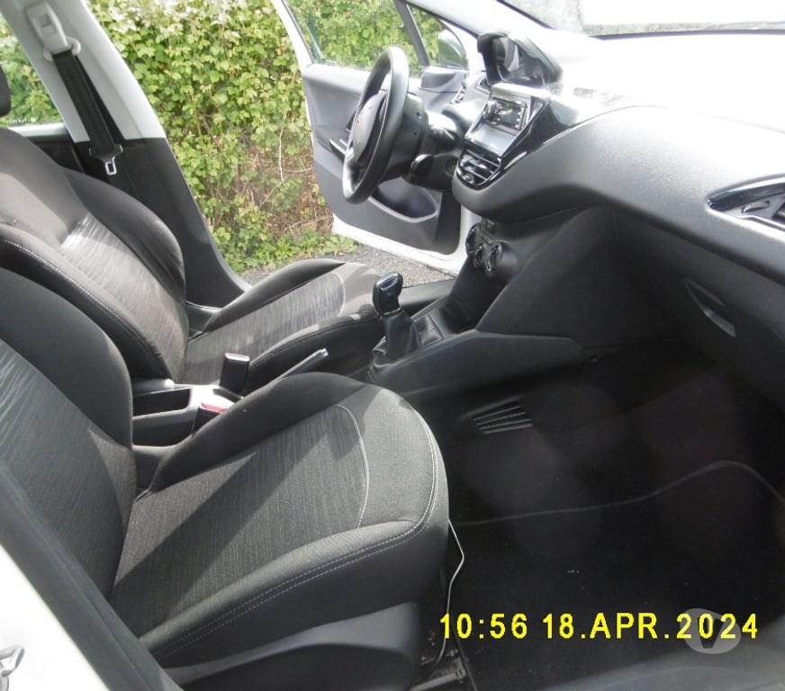 Voiture d'occasion Vienne Poitiers - 86000 - Photos Vivastreet 208 Diesel HDI 1,6 l. 2016, 3000e