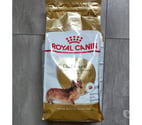 St Aubin les Elbeuf - Seine-Maritime — Sacs de croquettes ROYAL CANIN pour Teckels adultes.