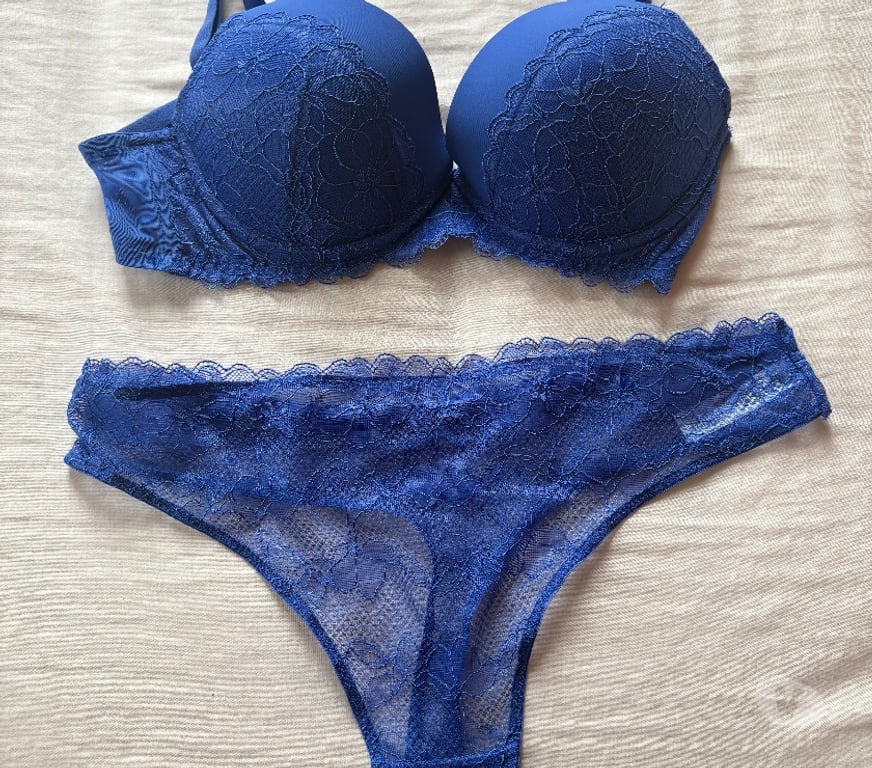 Vêtements occasion Hauts-de-Seine Courbevoie - 92400 - Photos Vivastreet Ensemble soutien-gorge tanga 95C et M