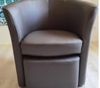 Piegros la Clastre - Drôme — Fauteuil et son pouf assorti, comme neufs