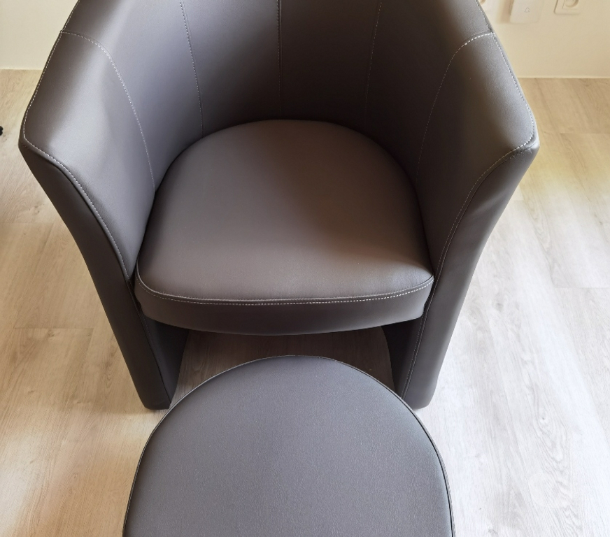 Ameublement & art de la table Drôme Piegros la Clastre - 26400 - Photos Vivastreet Fauteuil et son pouf assorti, comme neufs