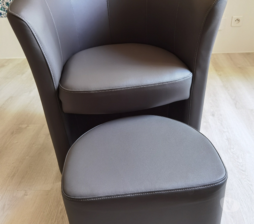 Ameublement & art de la table Drôme Piegros la Clastre - 26400 - Photos Vivastreet Fauteuil et son pouf assorti, comme neufs
