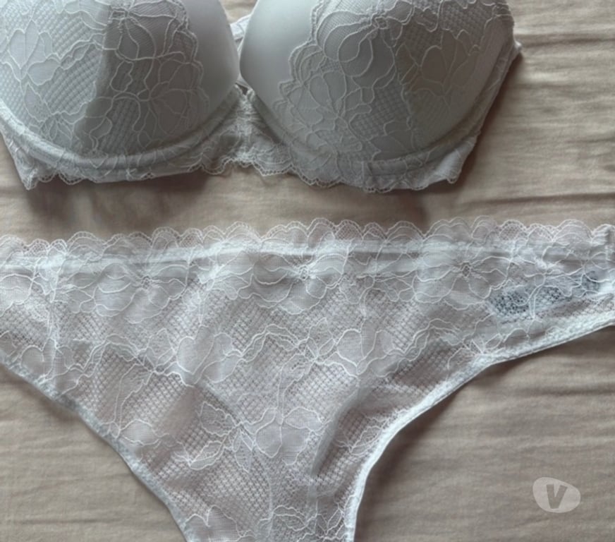 Vêtements occasion Hauts-de-Seine Courbevoie - 92400 - Photos Vivastreet Ensemble soutien-gorge tanga 95C et M
