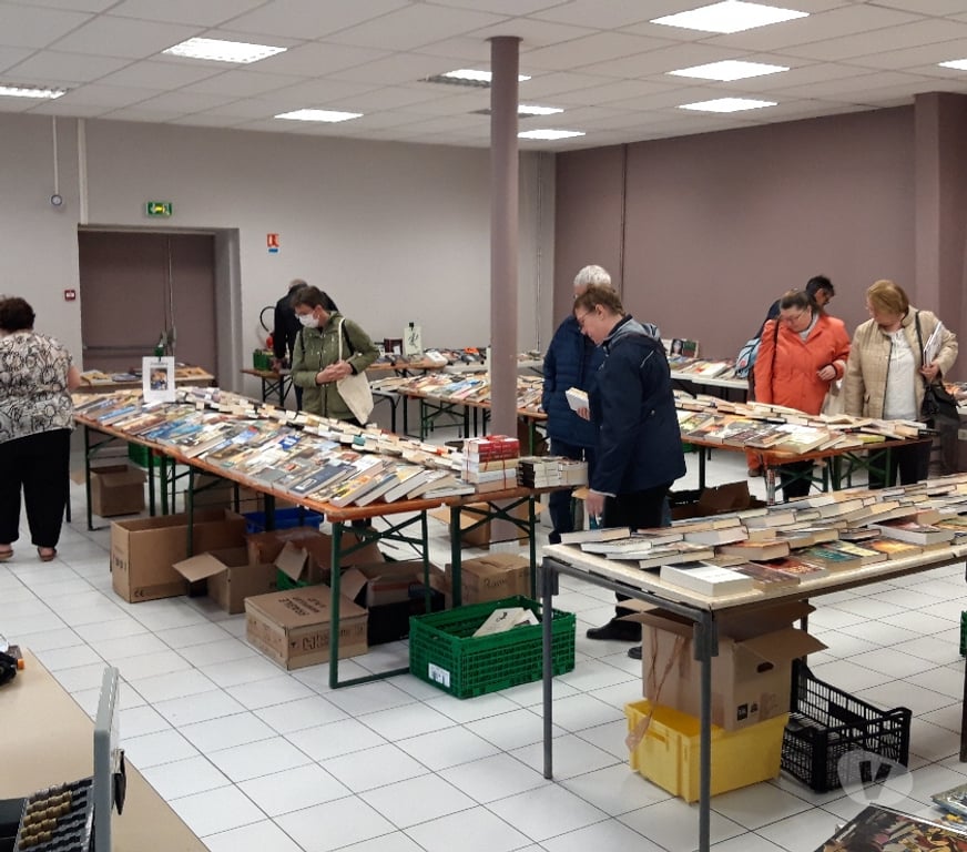 Vides greniers - Brocantes Doubs Audincourt - 25400 - Photos Vivastreet Broc aux livres du Secours Populaire