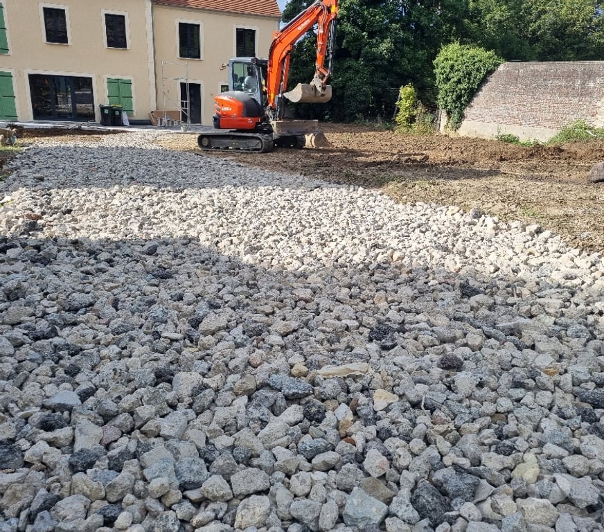 Artisans & dépannages Hauts-de-Seine Rueil Malmaison - 92500 - Photos Vivastreet TERRASSEMENT LOCATION MINI PELLE BENNE IDF