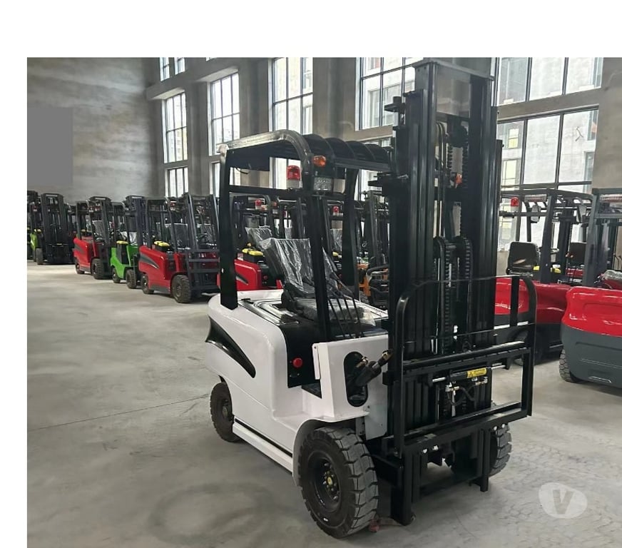 Matériel Loire Craintilleux - 42210 - Photos Vivastreet Location chariot elevateur electrique 1,5T - 90 euros jour