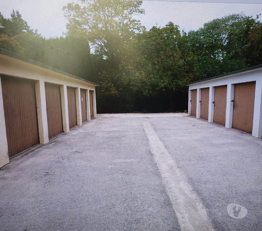 Parkings - Garages Var Hyeres - 83400 - Photos Vivastreet Loue Garage Hyères