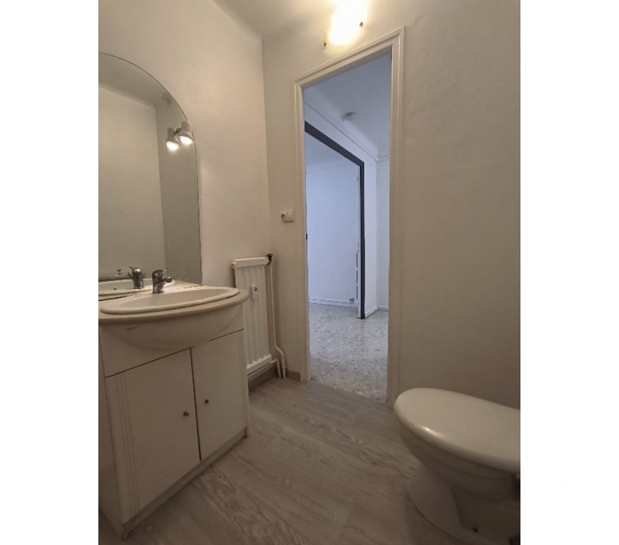 Appartements à vendre Alpes-Maritimes Cannes - 06400 - Photos Vivastreet Appartement T1 traversant 31 m2, terrasse PARKING CAVE