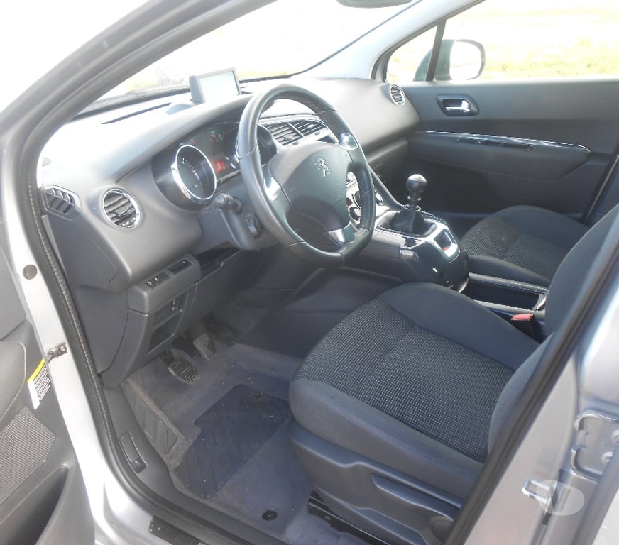 Voiture d'occasion Aisne Artonges - 02330 - Photos Vivastreet peugeot 5008 1.6 hdi 7 place