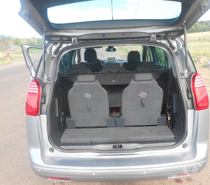 Voiture d'occasion Aisne Artonges - 02330 - Photos Vivastreet peugeot 5008 1.6 hdi 7 place