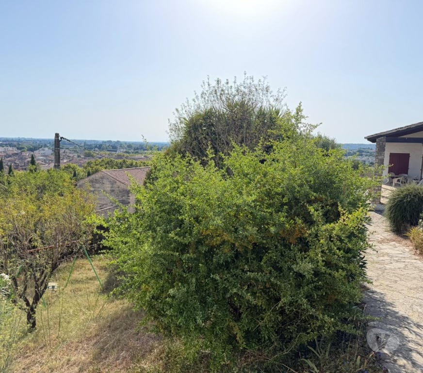 Vente Maison Gard Beaucaire - 30300 - Photos Vivastreet Maison sur jardin avec vue et sa dépendance.