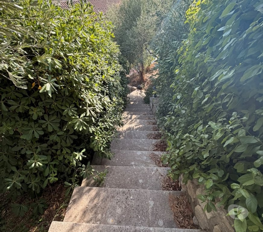 Vente Maison Gard Beaucaire - 30300 - Photos Vivastreet Maison sur jardin avec vue et sa dépendance.