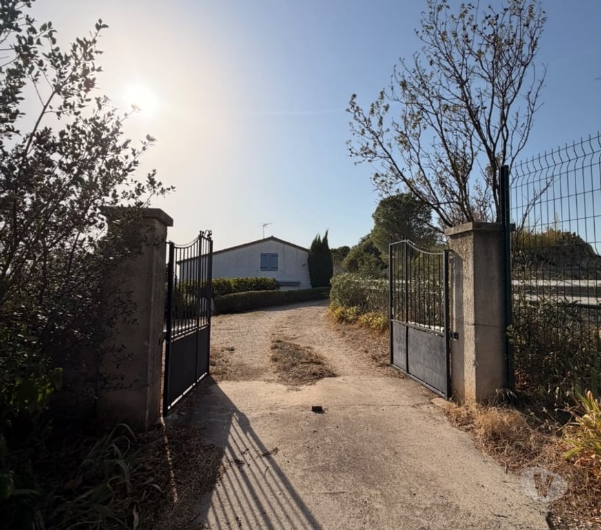 Vente Maison Gard Beaucaire - 30300 - Photos Vivastreet Maison sur jardin avec vue et sa dépendance.