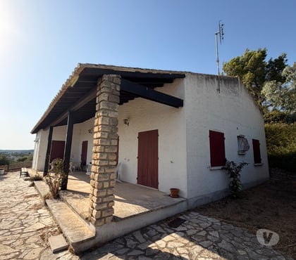 Maison à vendre Beaucaire Gard - Photos Vivastreet Maison sur jardin avec vue et sa dépendance.