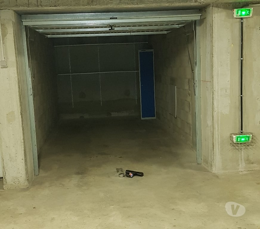 Parkings - Garages Isère Grenoble - Photos Vivastreet Loue garage 13 rue Ampère