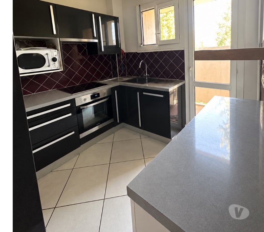 Appartements à vendre Bouches-du-Rhône Marseille - Photos Vivastreet T3 dans jar din de Copropriété Quartier BONNEVEINE