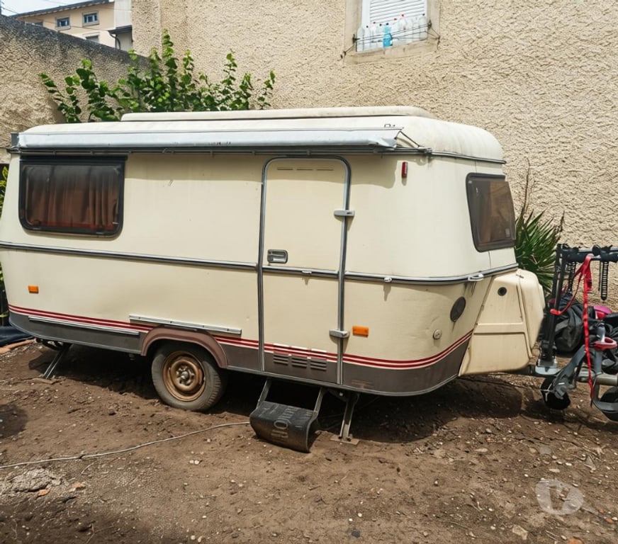Caravane d'occasion Haute-Loire St Vincent - 43800 - Photos Vivastreet Eriba Triton en bon état général