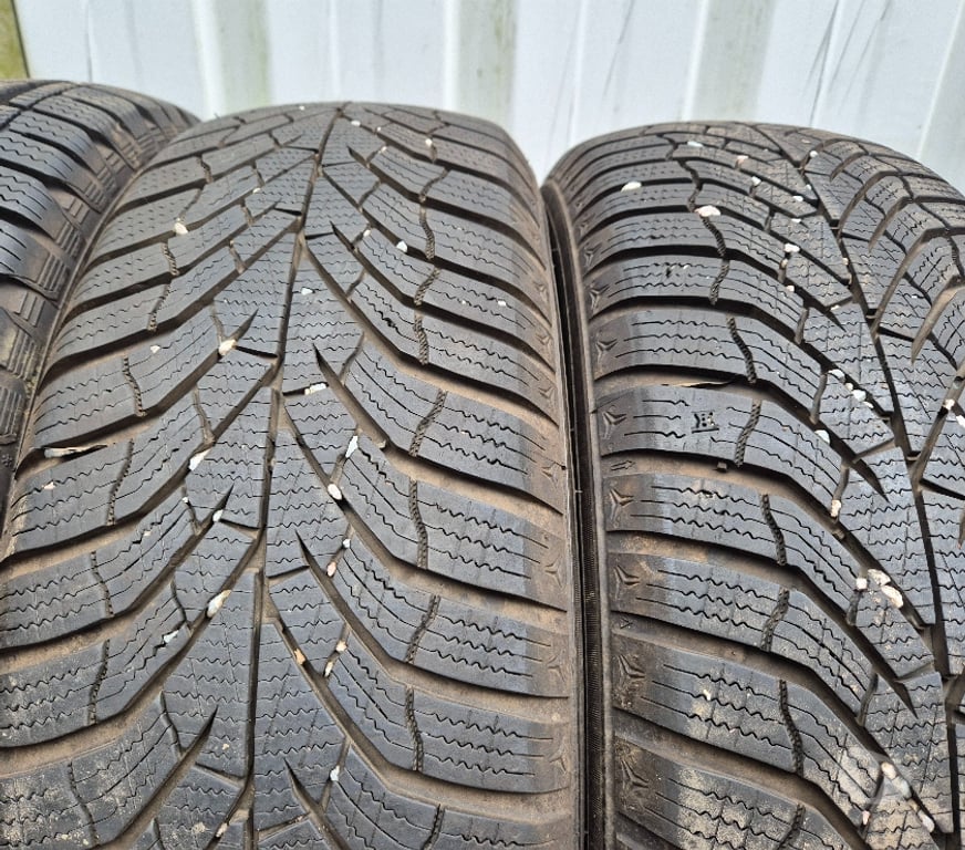 Pièces et services auto Loire St Etienne - Photos Vivastreet 2 pneus été neige 205 65 16 95H ou camionnette