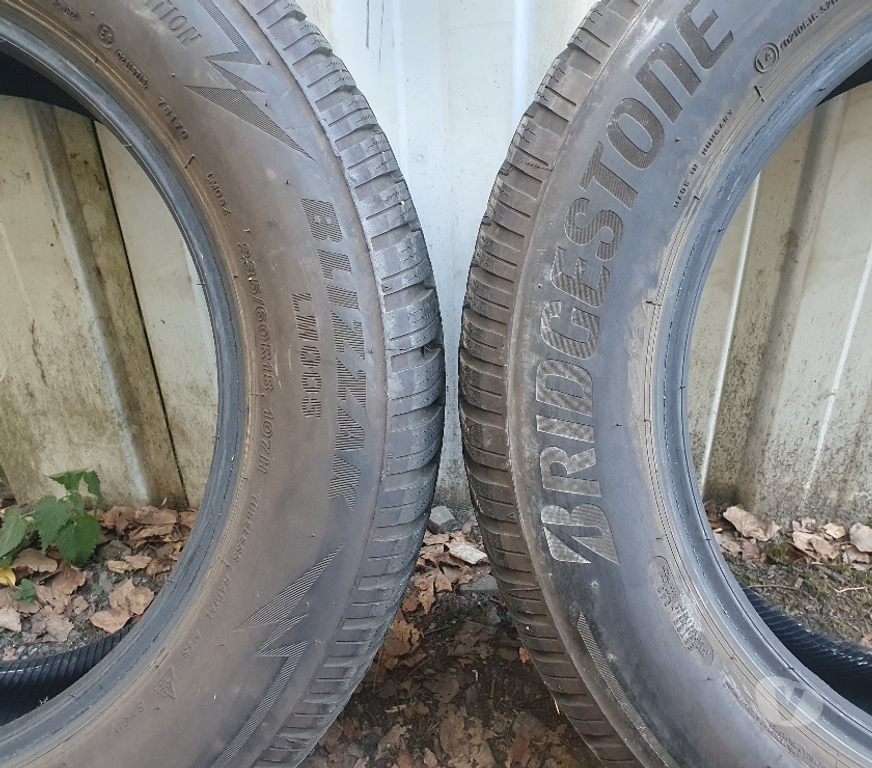 Pièces et services auto Loire St Etienne - Photos Vivastreet 2 pneus hiver 235 60 18 107H Bridgestone