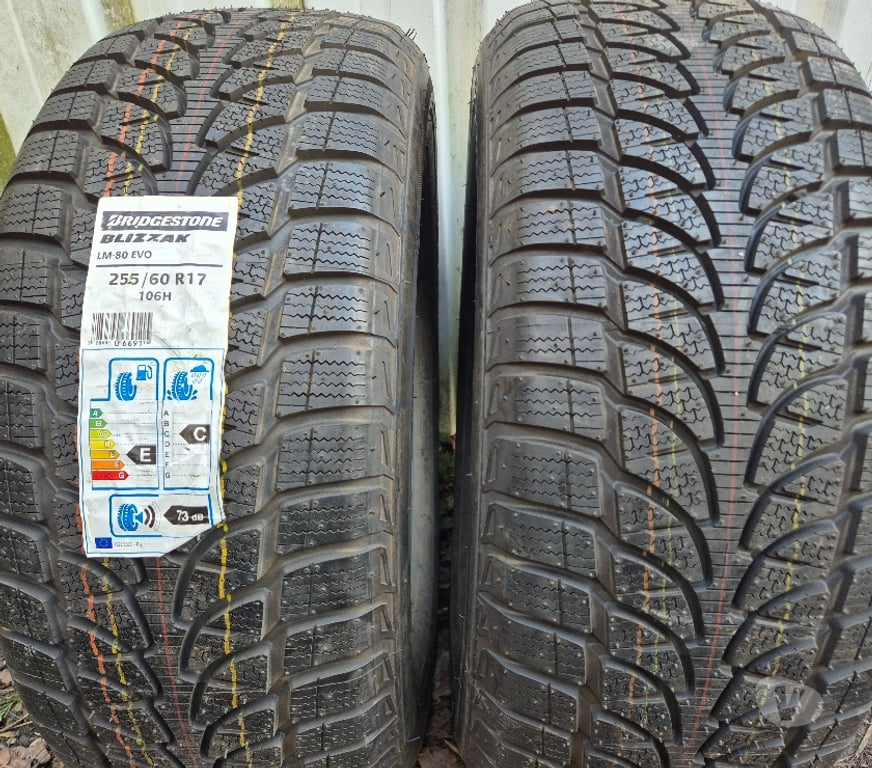 Pièces et services auto Loire St Etienne - Photos Vivastreet 2 pneus hiver 255 60 17 106H Bridgestone neuf