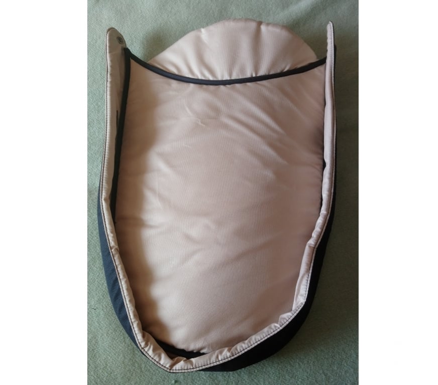 Equipements bébés Seine-Saint-Denis La Courneuve - 93120 - Photos Vivastreet Nacelle pliable avec matelas