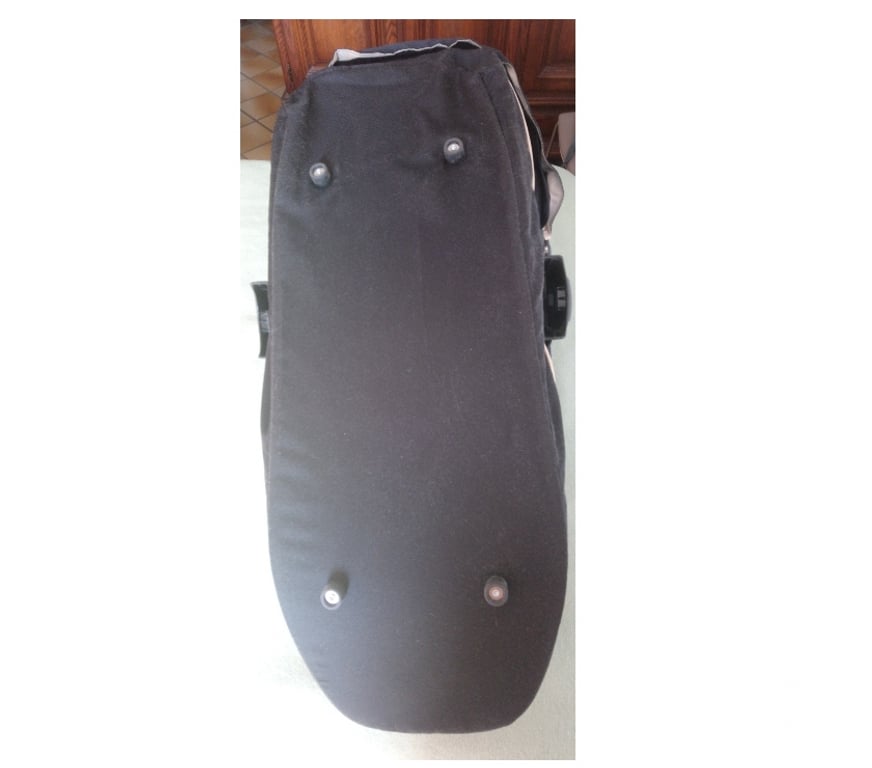 Equipements bébés Seine-Saint-Denis La Courneuve - 93120 - Photos Vivastreet Nacelle pliable avec matelas