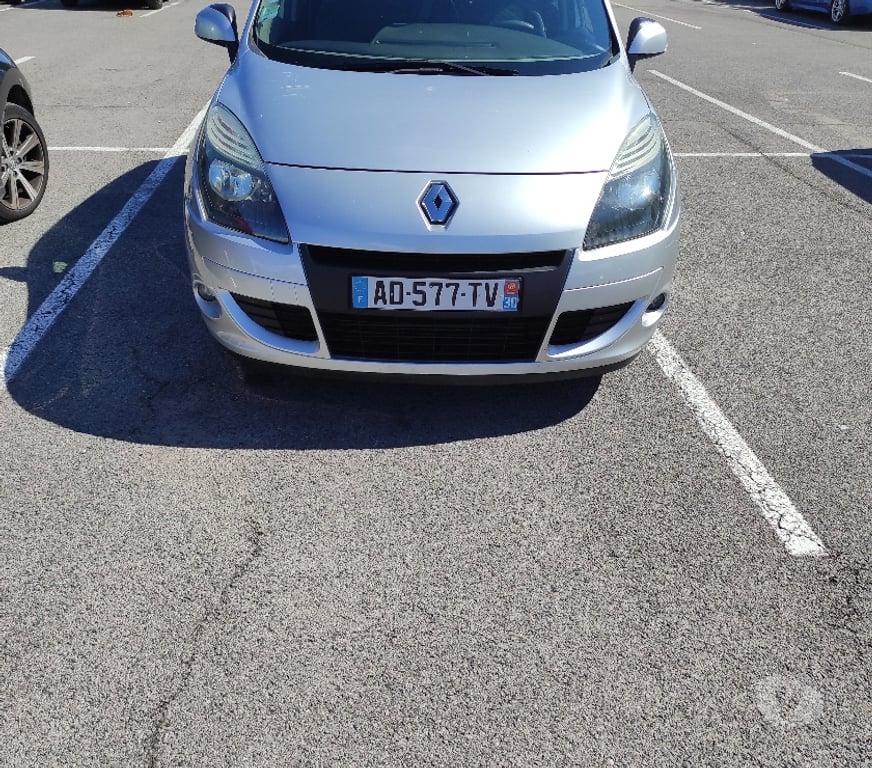 Voiture d'occasion Hérault Sete - 34200 - Photos Vivastreet vends scénic renault