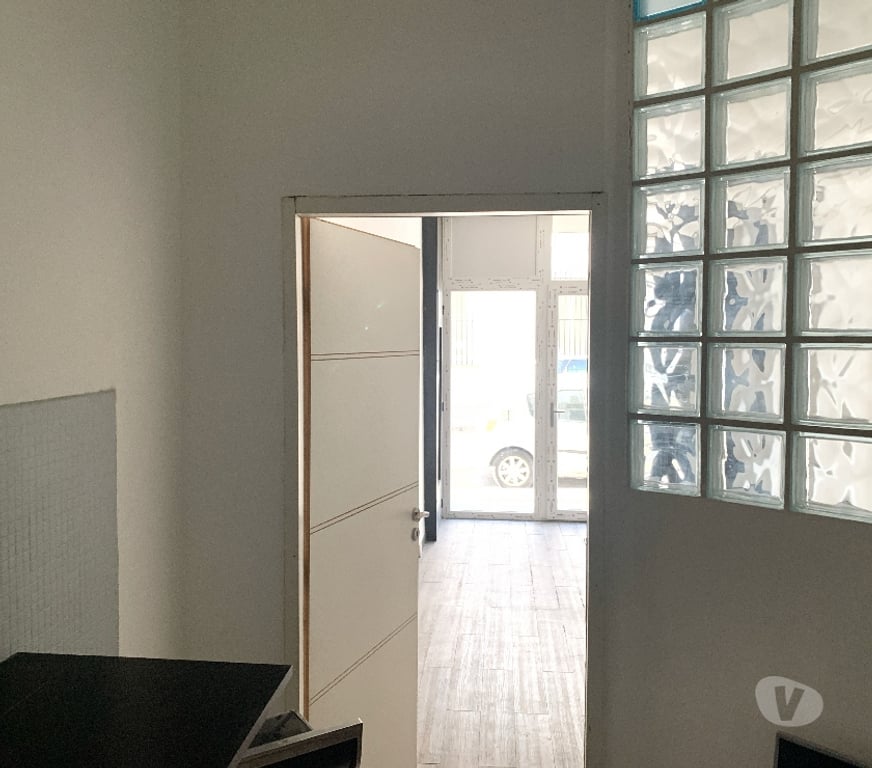 bureaux locaux Bouches-du-Rhône Marseille - Photos Vivastreet Local Bureau 46 m² avec vitrine – Timone Bail