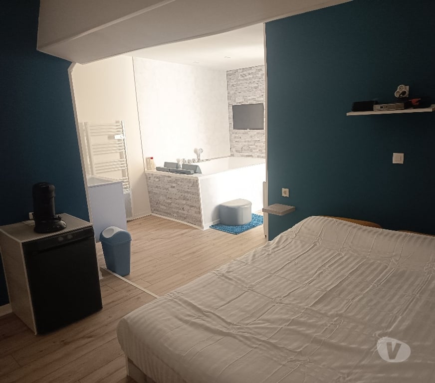 location saisonniere Hérault Cazouls les Beziers - 34370 - Photos Vivastreet Suite Love Rome-Baignoire Balnéo Jacuzzi