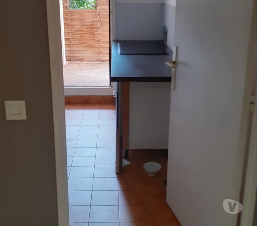 Location appartement Rhône Ste Foy les Lyon - 69110 - Photos Vivastreet T2 45m2 avec jardin 126 m2,garage,dans parc,tennis,volley,