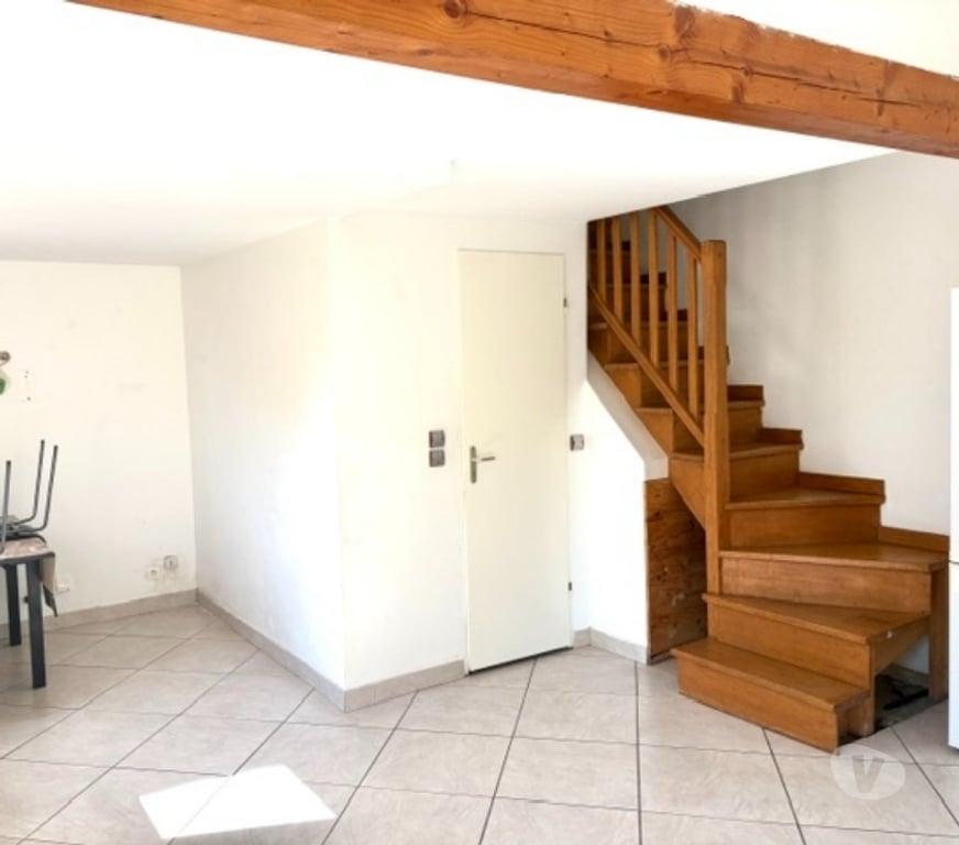 Vente Maison Bouches-du-Rhône Eyguieres - 13430 - Photos Vivastreet Coquette petite maison R+1 avec jardin